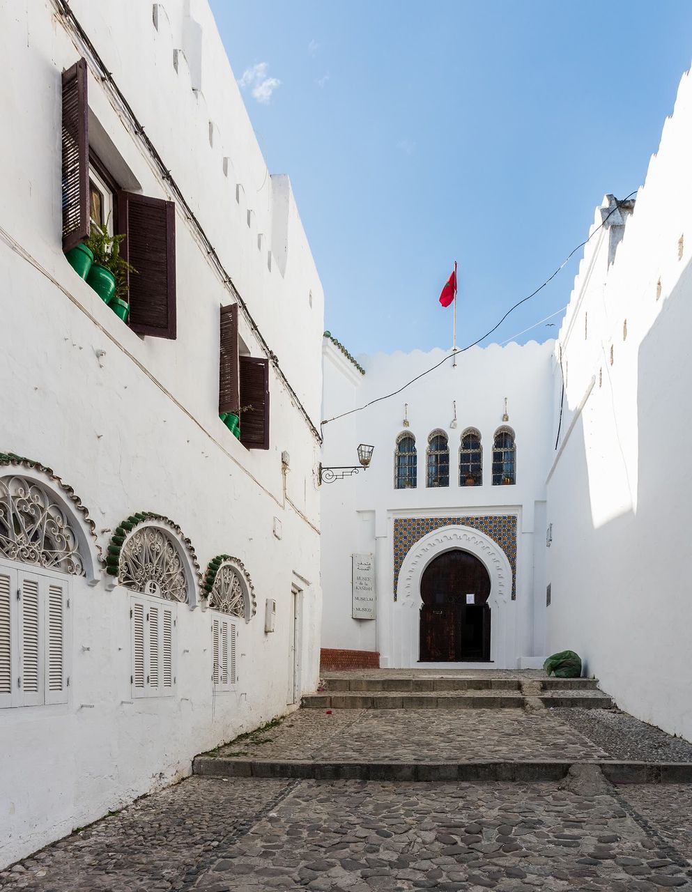 La Kasbah — L'ancienne citadelle perchée au-dessus de la médina, avec ses remparts et ses vues sur le détroit.